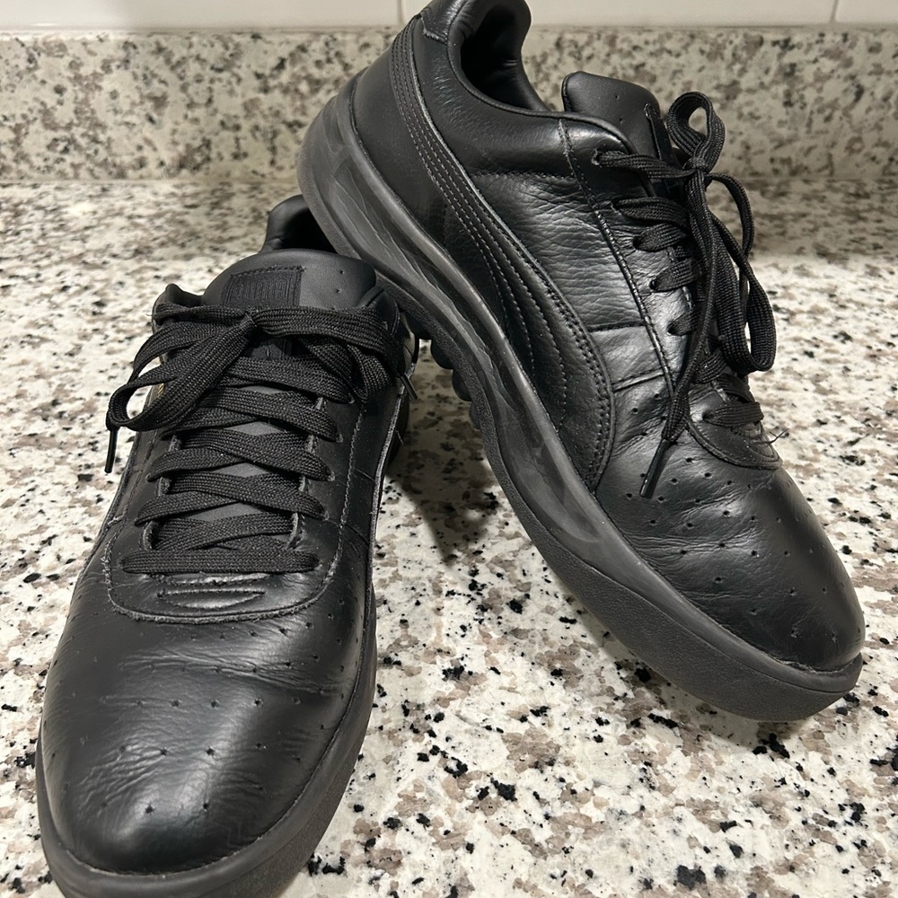 Black on Black pre owned Pumas - Picture 2 of 2